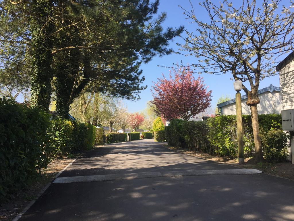 Camping Caravaning Les Cerisiers Berck Sur Mer Verton Exterior foto